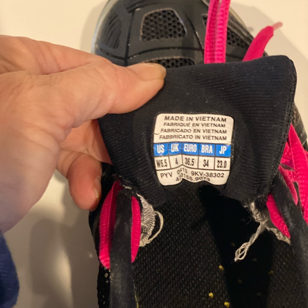 Mizuno Wave lightning RX2 6.5 Womens Pink -Black 6.5 Pink/Black